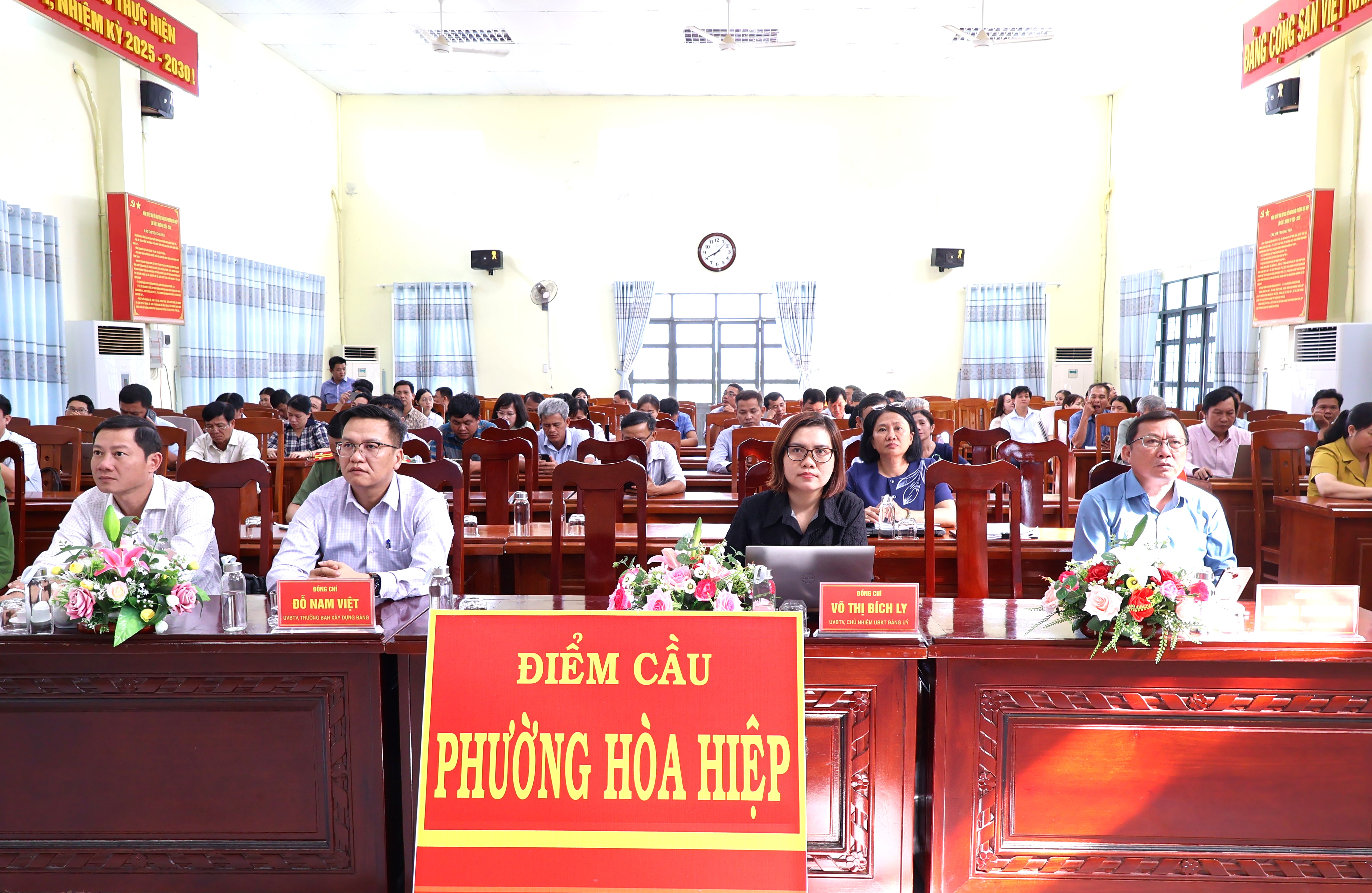 Hội nghị quán triệt các văn bản của Trung ương và của Tỉnh ủy
