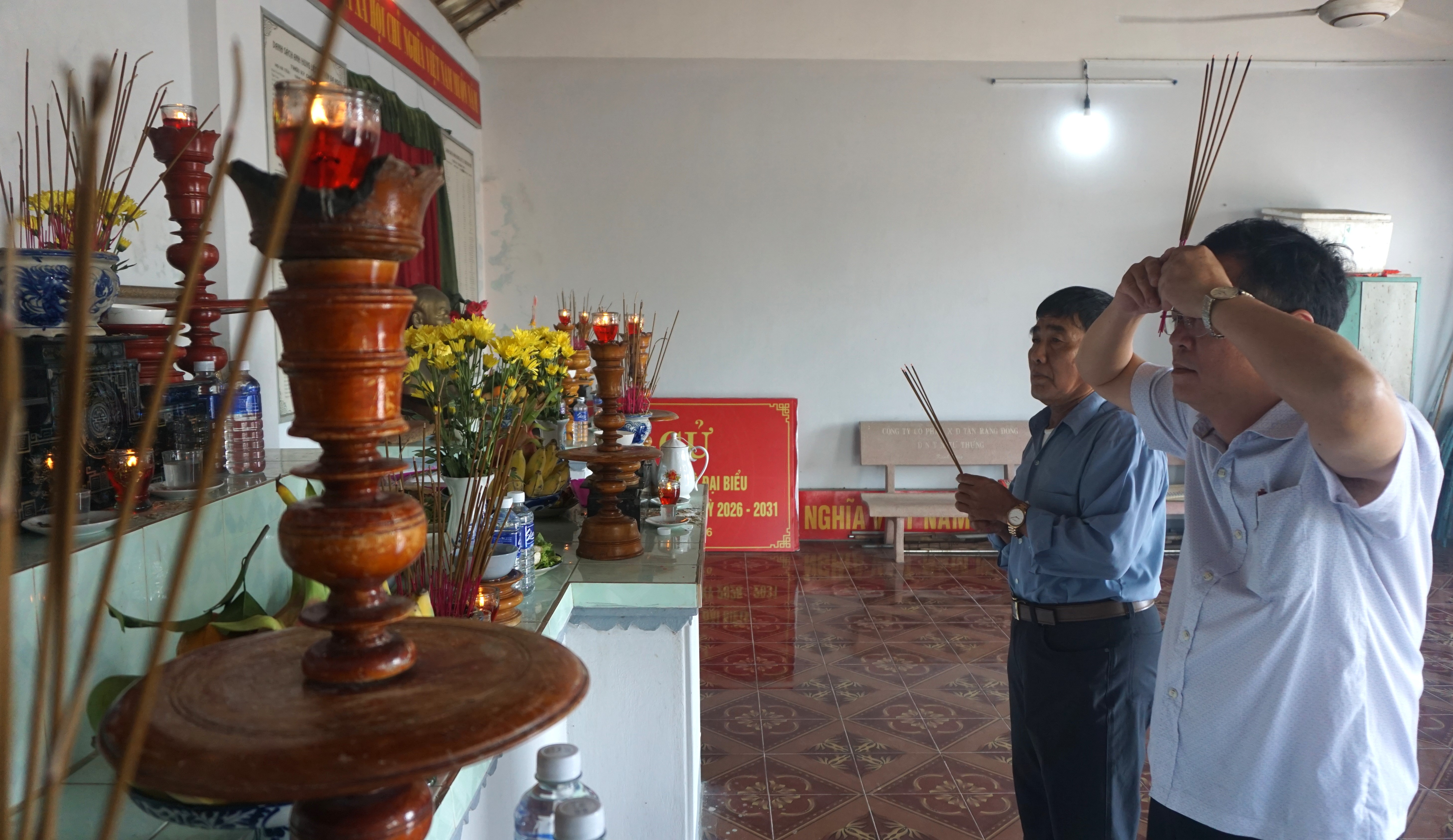 Chủ tịch UBND phường dâng hương Giỗ Tổ Hùng Vương tại Khu phố Đa Ngư