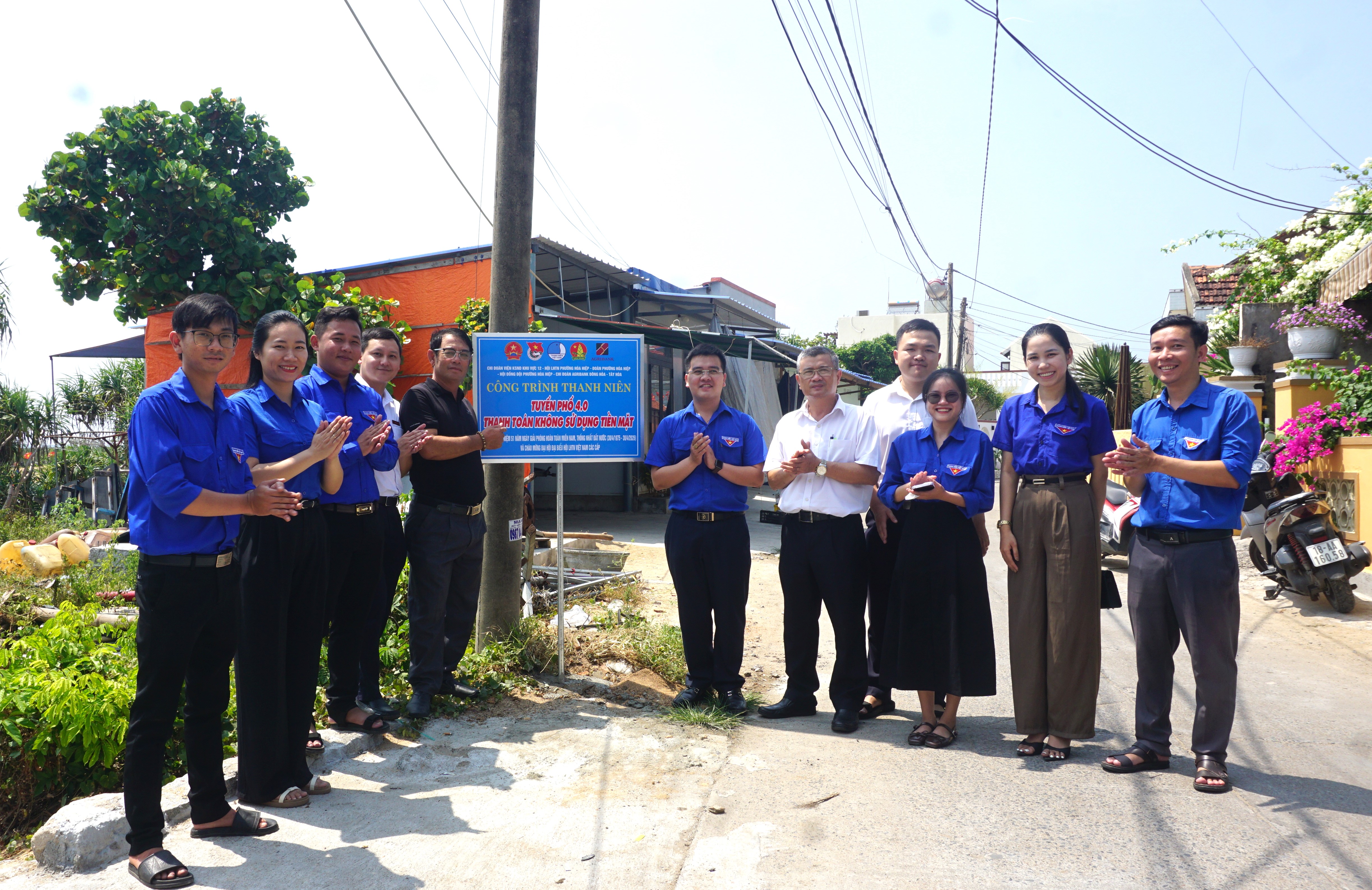 Bàn giao Công trình thanh niên “Tuyến phố 4.0 - Thanh toán không sử dụng tiền mặt” trên địa bàn phường