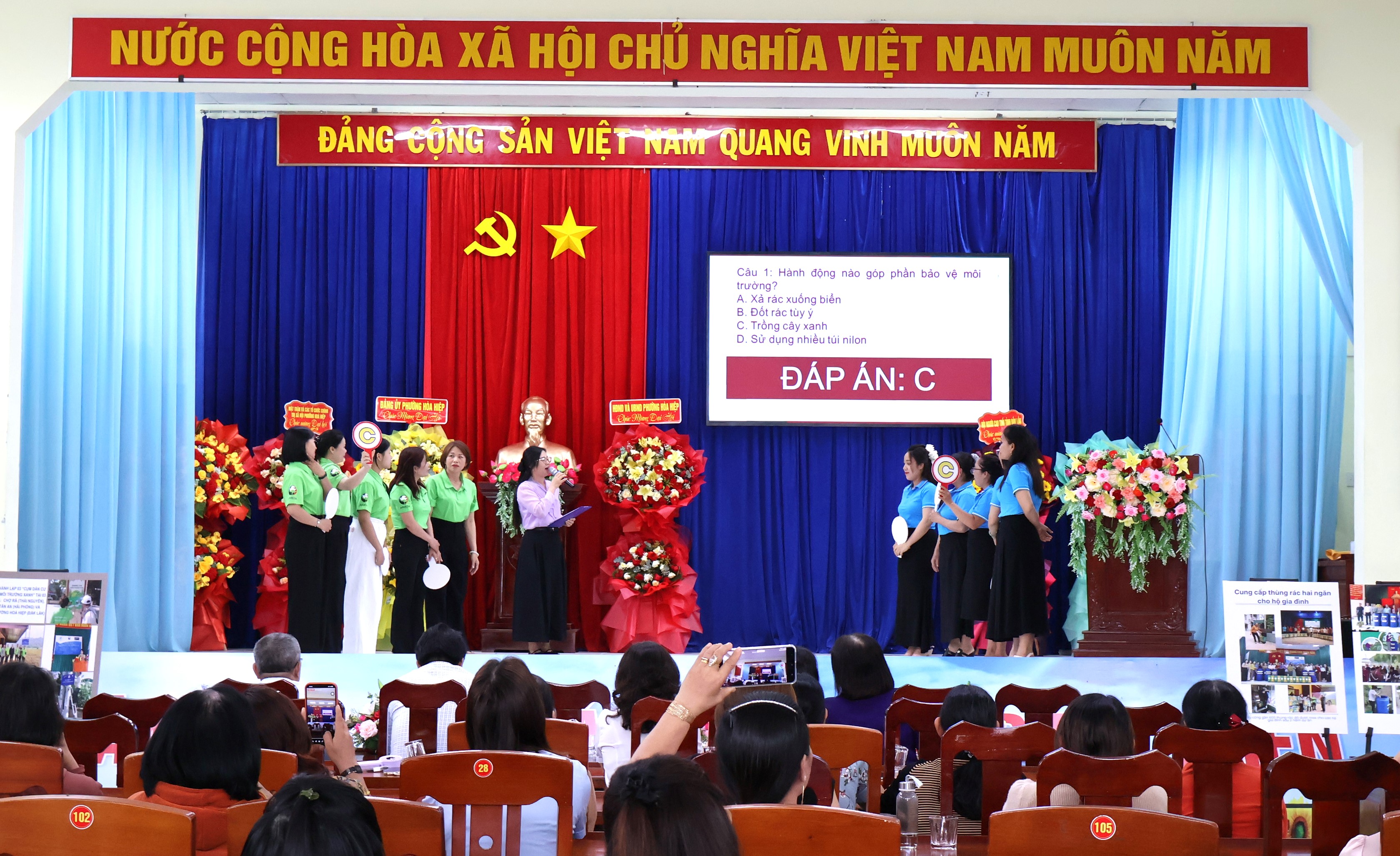 Truyền thông, triển lãm Nâng cao nhận thức về bảo vệ môi trường và thích ứng biến đổi khí hậu