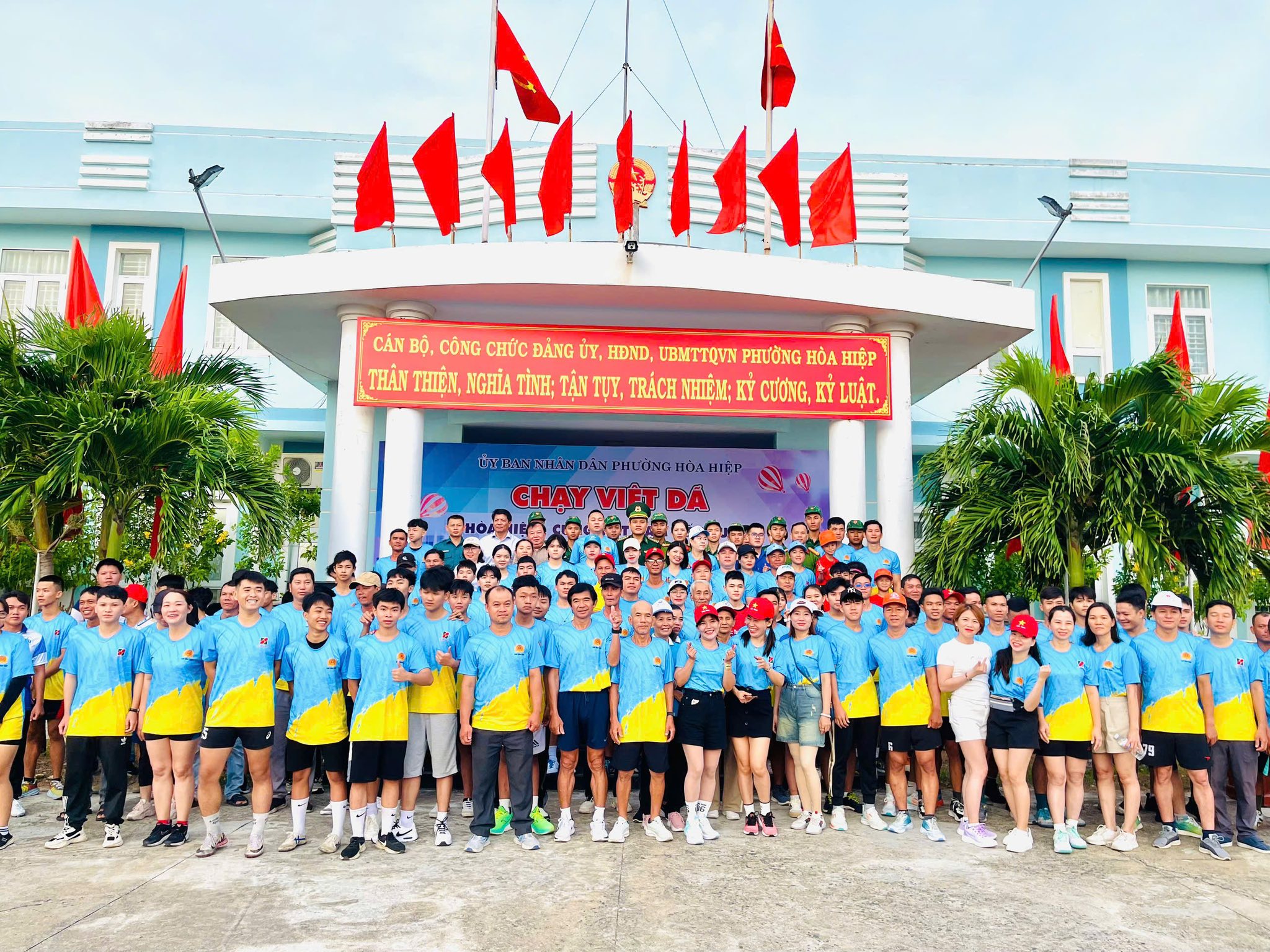 PHƯỜNG HÒA HIỆP KỶ NIỆM 20 NĂM NGÀY HỘI TOÀN DÂN BẢO VỆ AN NINH TỔ QUỐC (19/8/2005-19/8/2025) VÀ HƯỞNG ỨNG CHƯƠNG TRÌNH "CÙNG VIỆT NAM TIẾN BƯỚC"
