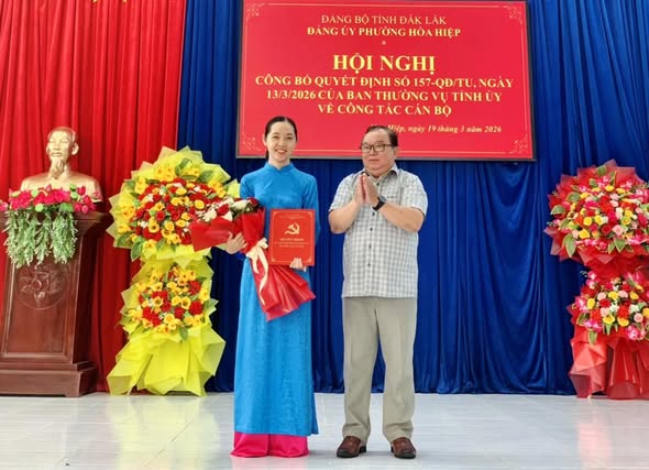 ĐẢNG ỦY PHƯỜNG HÒA HIỆP CÔNG BỐ QUYẾT ĐỊNH VỀ CÔNG TÁC CÁN BỘ