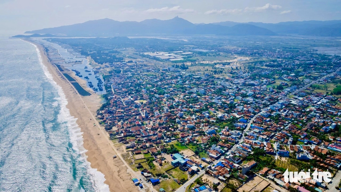 Giữ nét nhà cũ, làng Lò ven biển hút khách du lịch dịp Tết