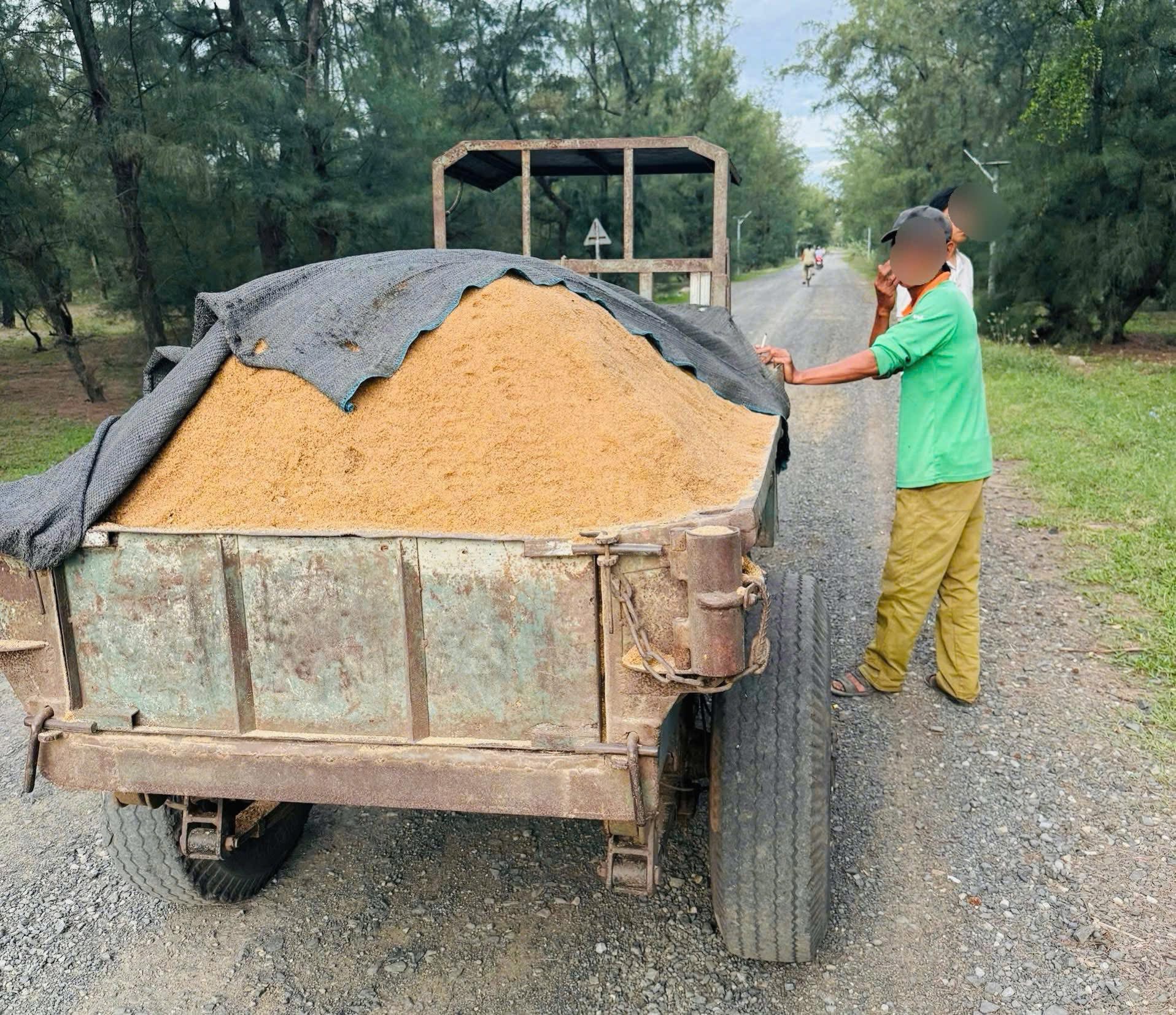 XỬ LÝ NGHIÊM ĐỐI TƯỢNG KHAI THÁC KHOÁNG SẢN CÁT TRÁI PHÉP TRÊN ĐỊA BÀN