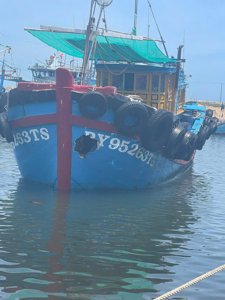 Đồn Biên phòng Hòa Hiệp Nam:  Hòa giải đâm va tàu cá trên biển (01 vụ/02 phương tiện)