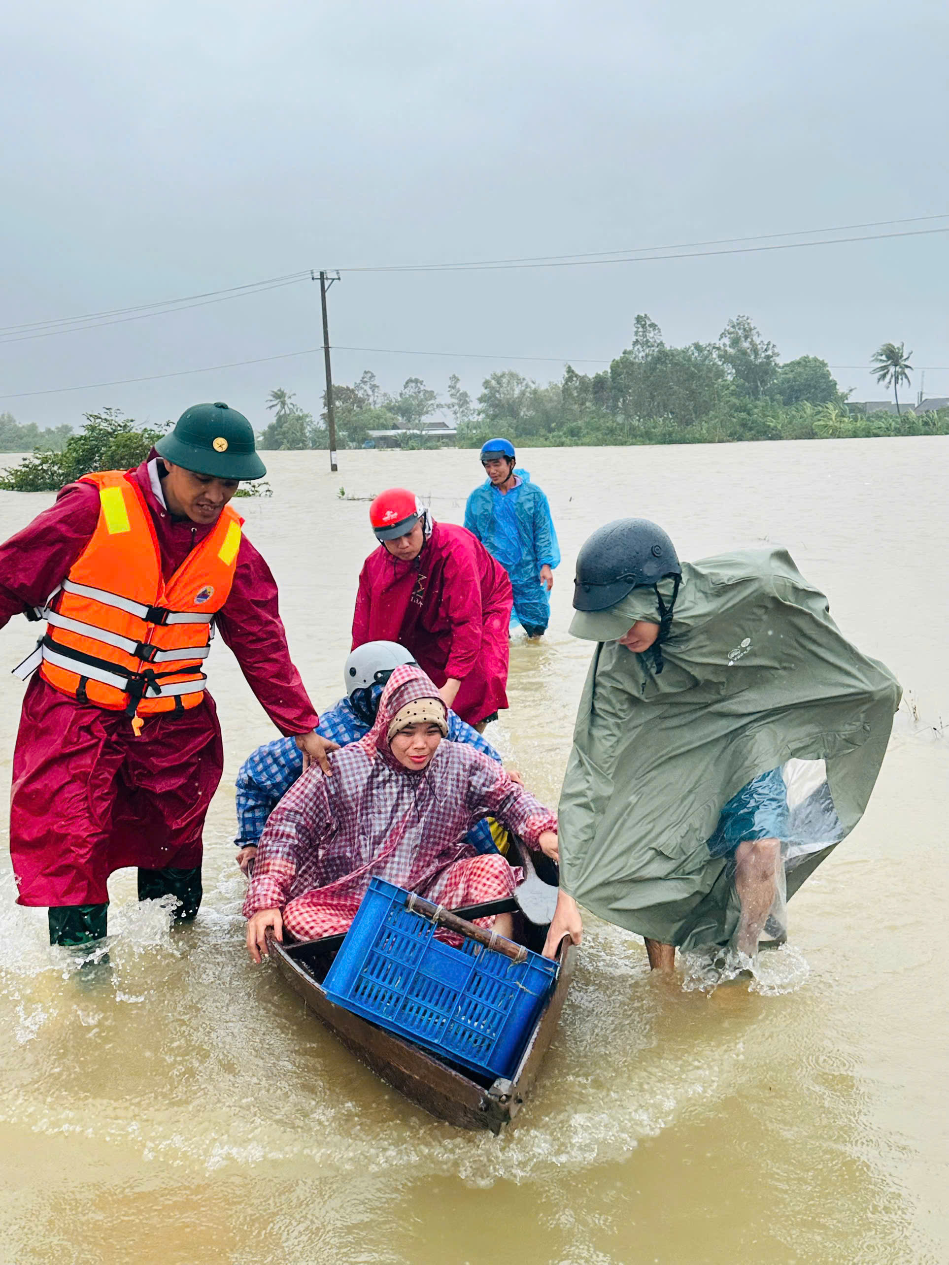 HỎA TỐC: UBND TỈNH ĐẮK LẮK CHỈ ĐẠO VẬN HÀNH GIẢM LŨ CHO VÙNG HẠ DU SÔNG BA