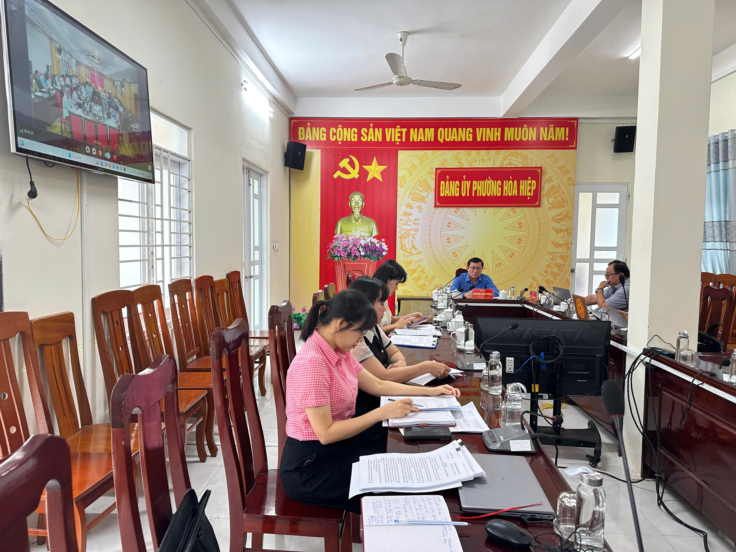 ĐẢNG ỦY PHƯỜNG HÒA HIỆP DỰ HỘI NGHỊ TRỰC TUYẾN QUÁN TRIỆT MỘT SỐ VĂN BẢN MỚI VỀ CÔNG TÁC TỔ CHỨC XÂY DỰNG ĐẢNG